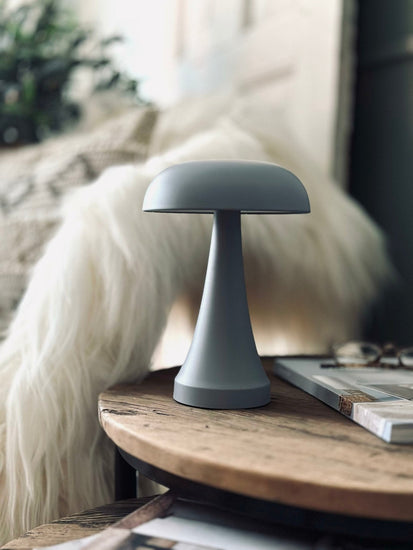 Bordlampe genopladelig – Mushroom Grå - VIAMAJA.DK