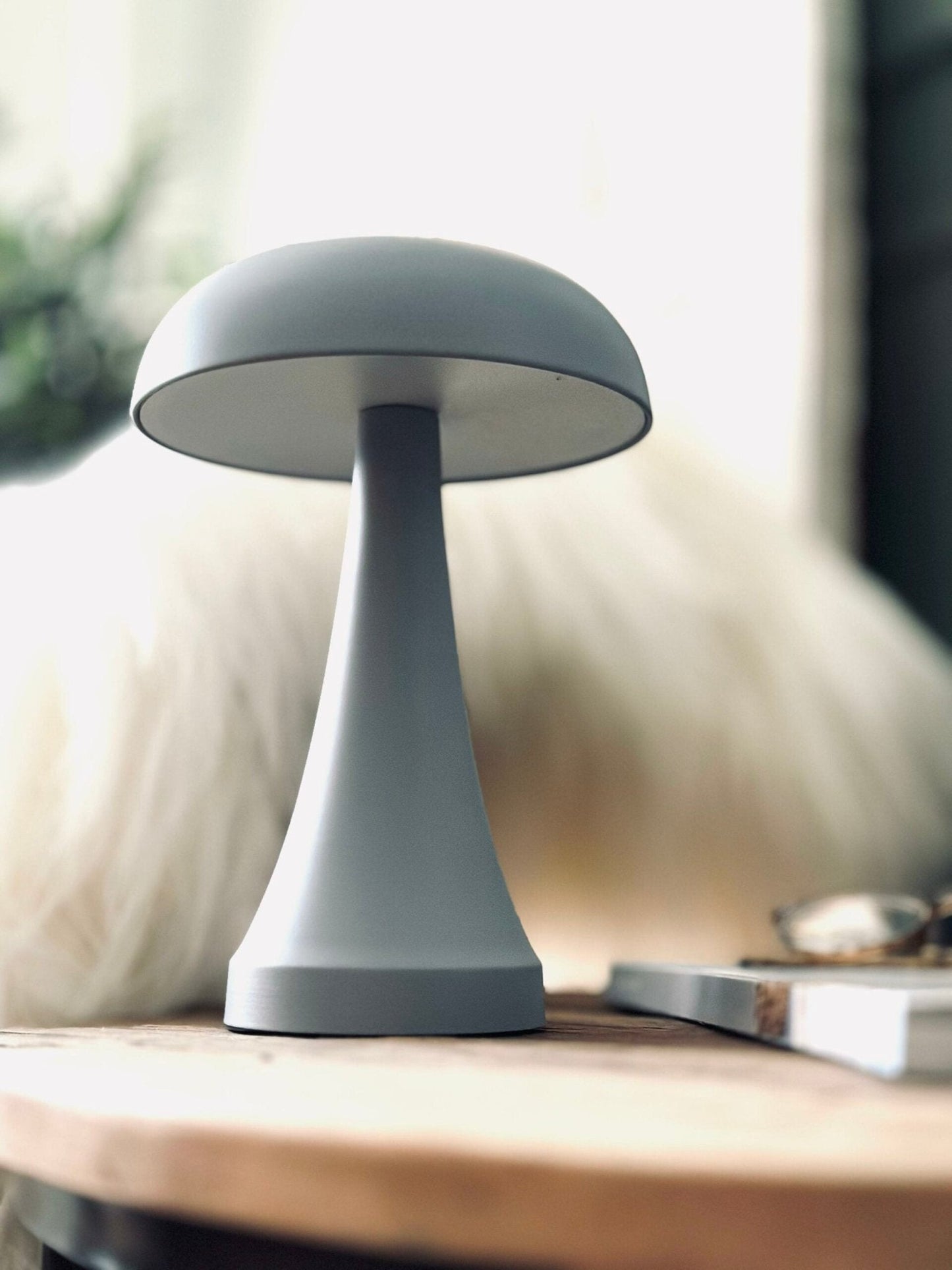 Bordlampe genopladelig – Mushroom Grå - VIAMAJA.DK