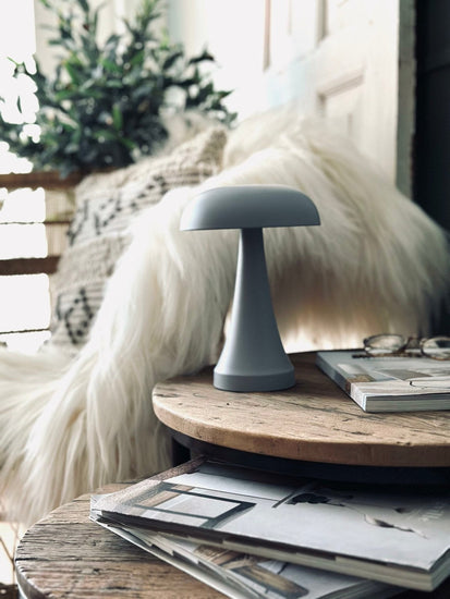 Bordlampe genopladelig – Mushroom Grå - VIAMAJA.DK
