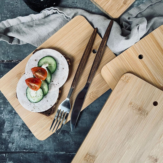 Bordmodel med 6 stk smørbrætter i bambus - VIAMAJA.DK