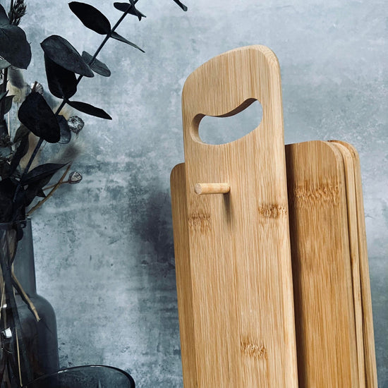 Bordmodel med 6 stk smørbrætter i bambus - VIAMAJA.DK