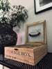 Box med skrift