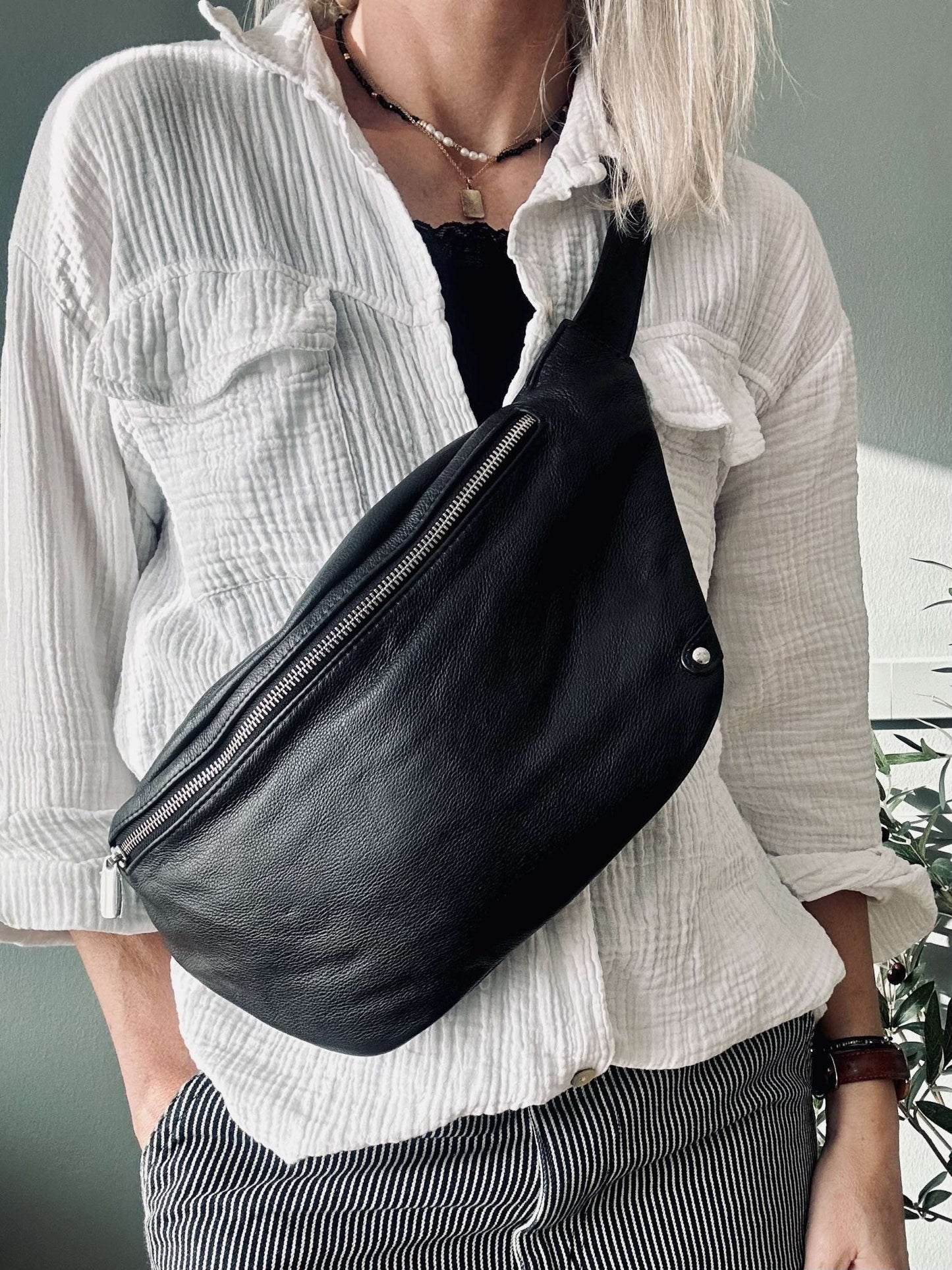 Bumbag Aura Big Black - VIAMAJA.DK