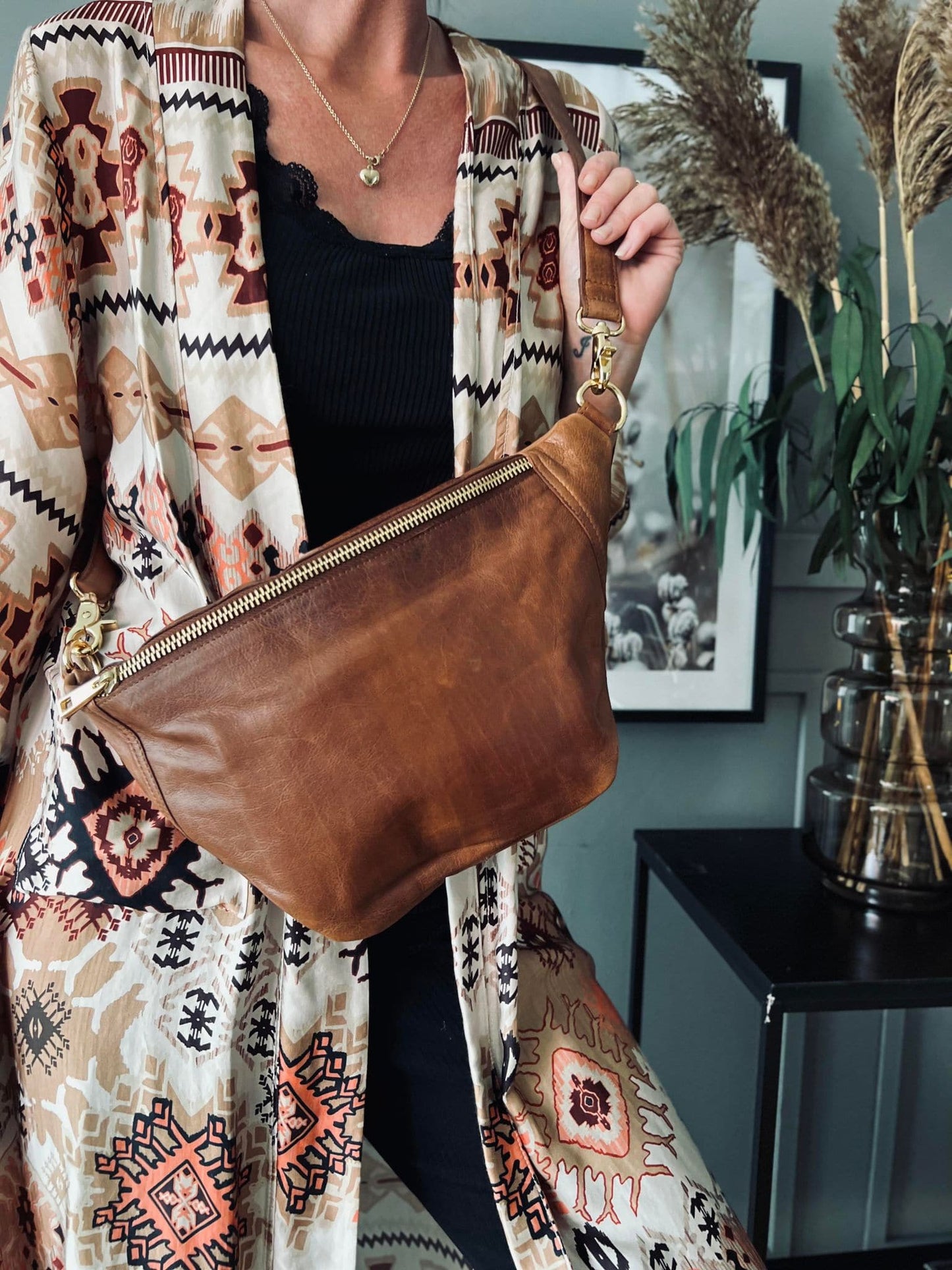 Bumbag EMILIA Walnut - VIAMAJA.DK