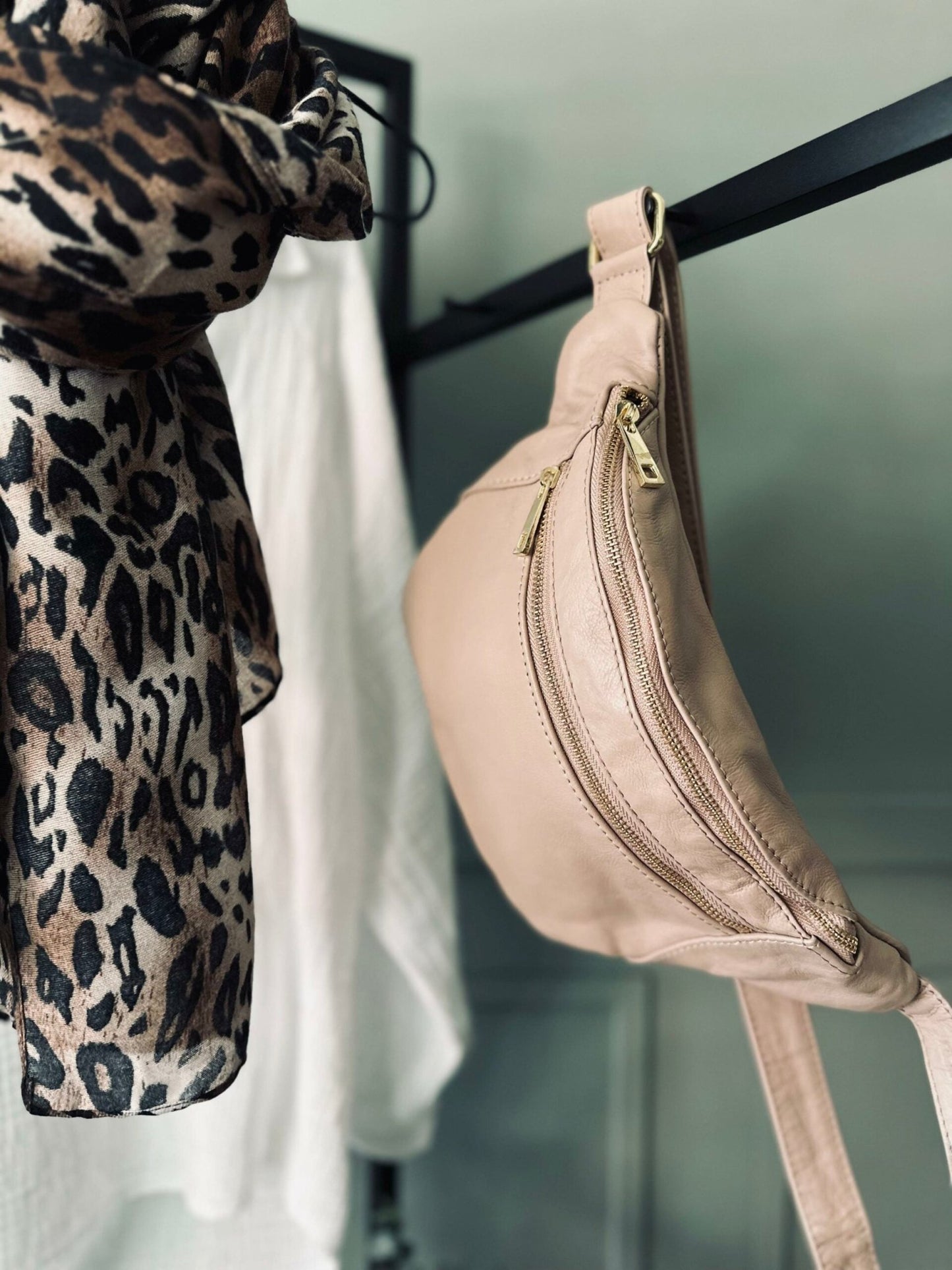 Bumbag i smørblødt læder – Sand - VIAMAJA.DK