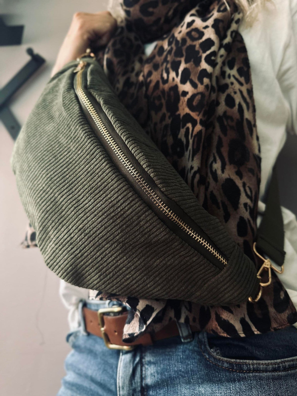 Bumbag - Kaki fløjl - VIAMAJA.DK