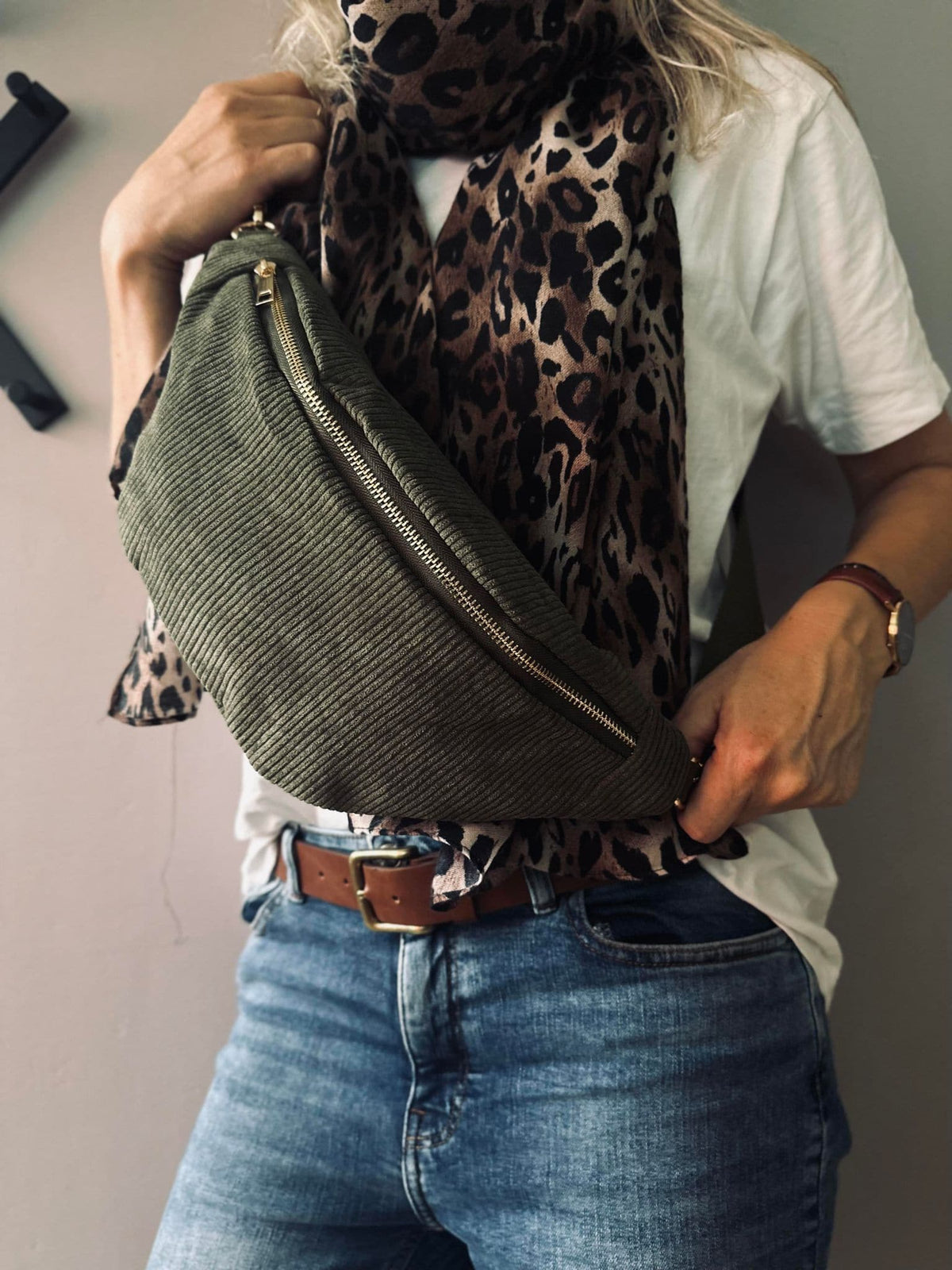 Bumbag - Kaki fløjl - VIAMAJA.DK