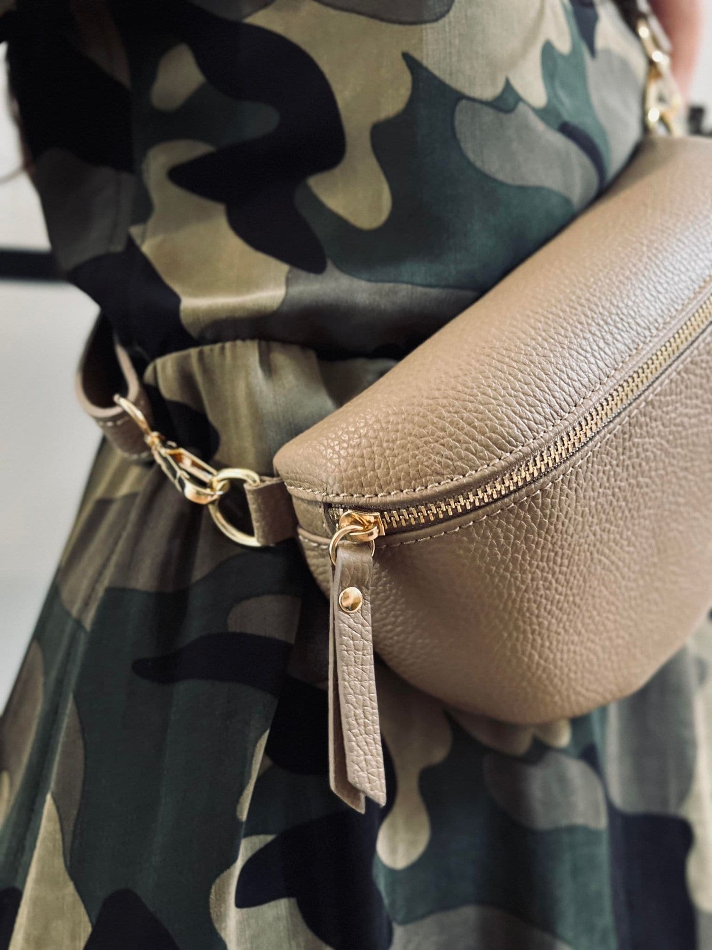 Bumbag Liva - Taupe / Gold - VIAMAJA.DK