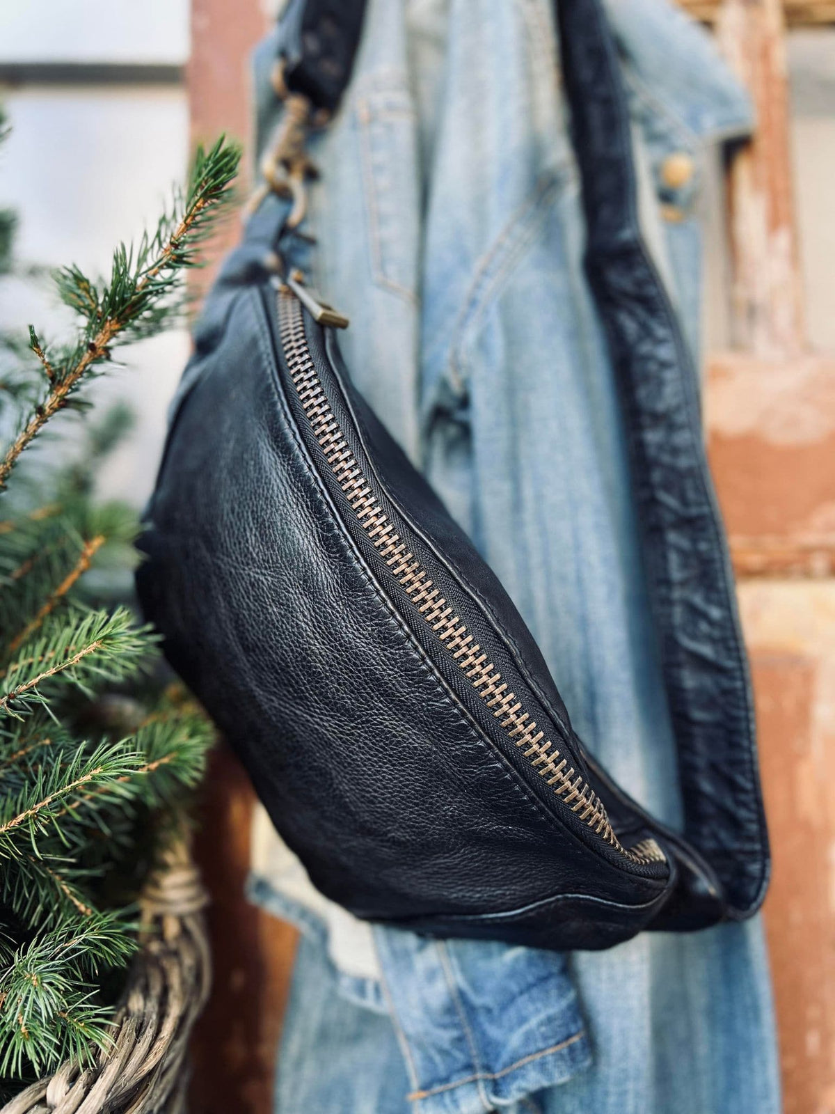Bumbag SITA BLACK - lækker kraftig læder - VIAMAJA.DK