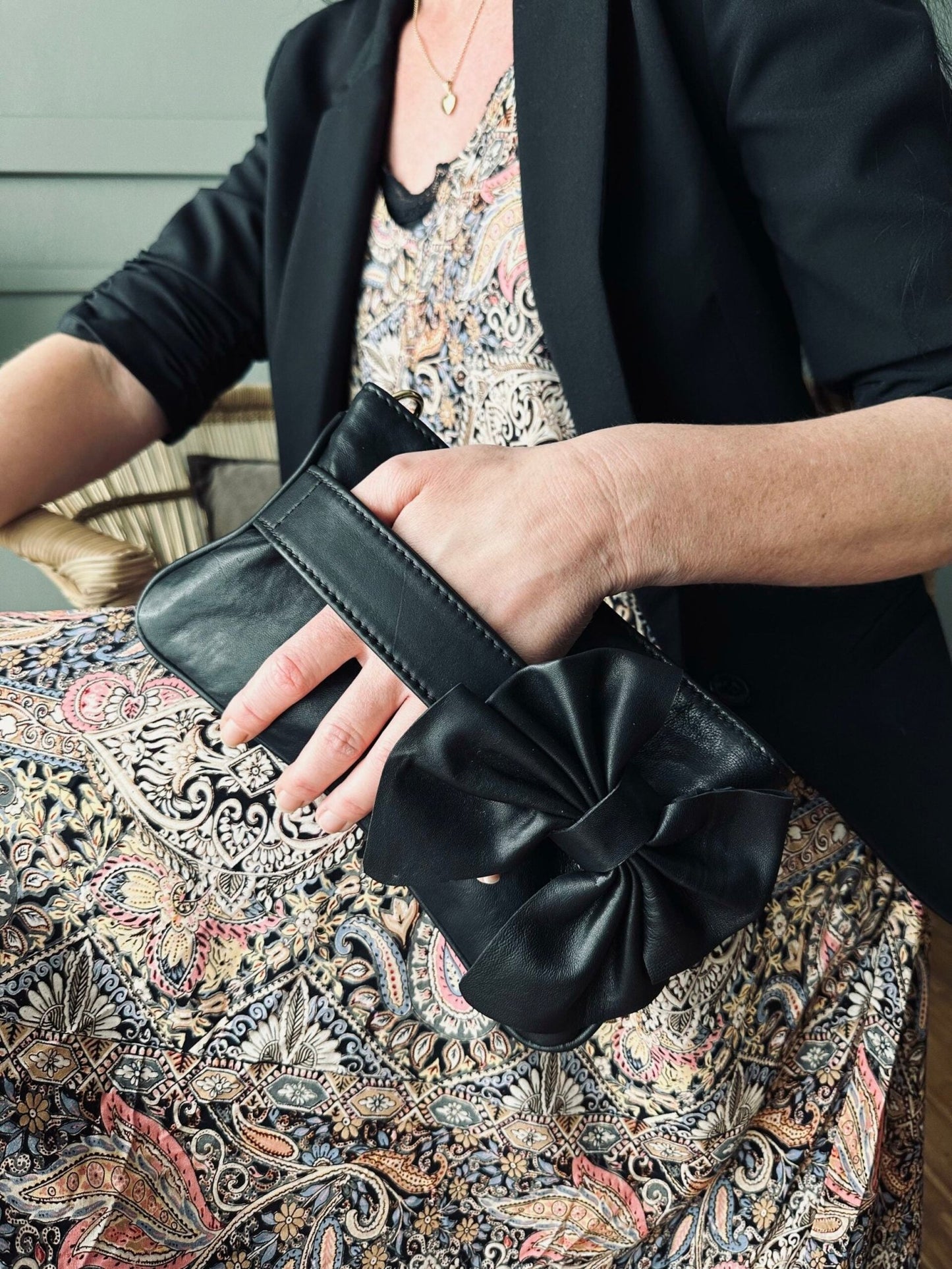 Clutch med sløjfe – Black leather - VIAMAJA.DK