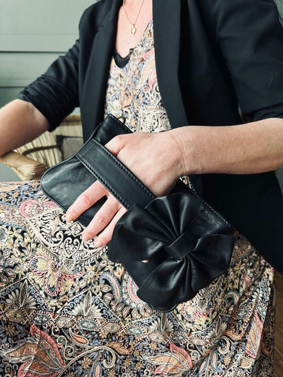Clutch med sløjfe – Black leather - VIAMAJA.DK