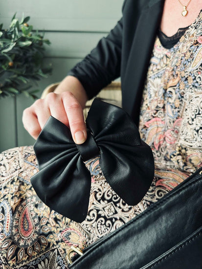 Clutch med sløjfe – Black leather - VIAMAJA.DK
