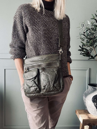 Crossbody Army – Ultra blød - VIAMAJA.DK