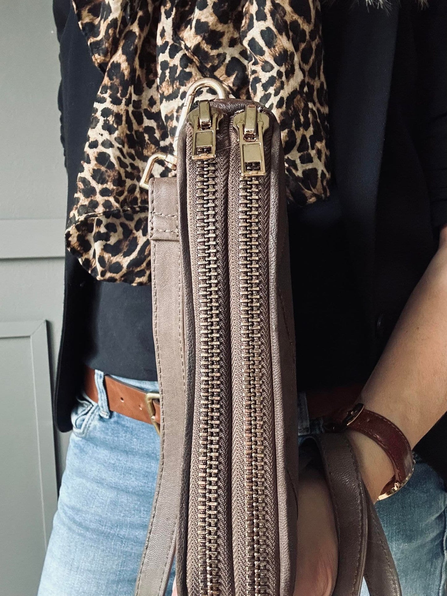 Crossbody clutch ALICE Taupe - Taskerem medfølger - VIAMAJA.DK
