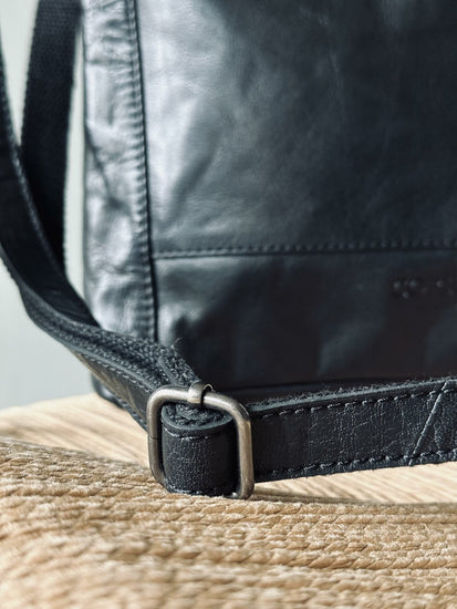 Crossbody Dina Black - VIAMAJA.DK