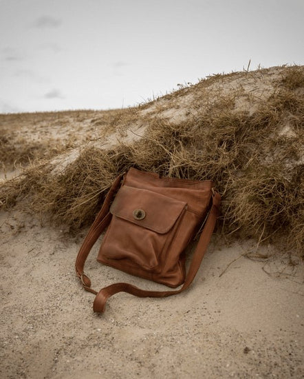 Crossbody ELLA Walnut - VIAMAJA.DK