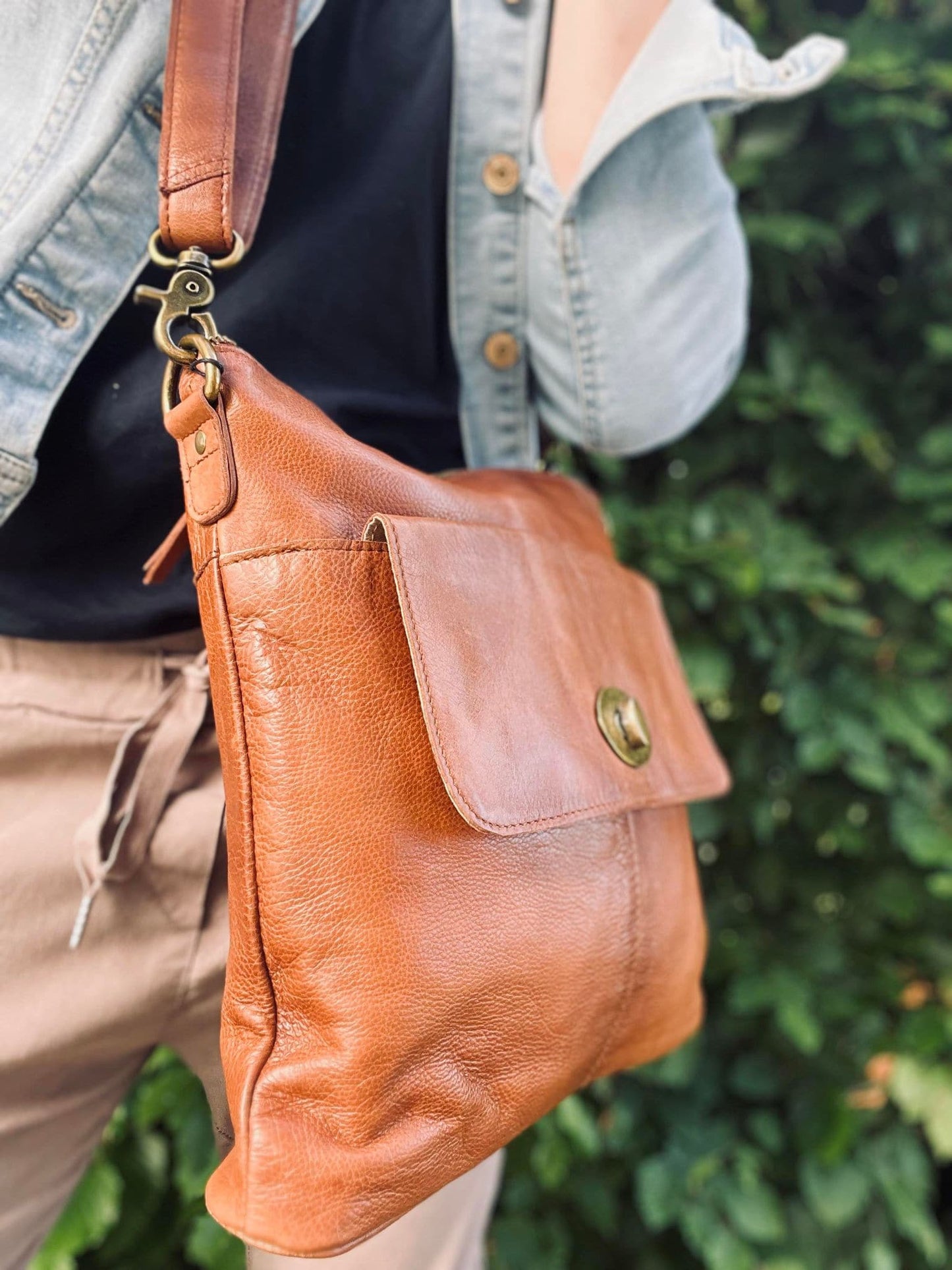 Crossbody ELLA Walnut - VIAMAJA.DK