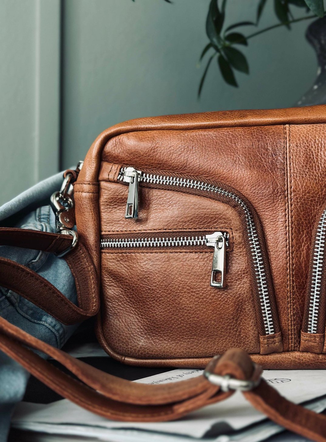 Crossbody Geneva Big – Walnut - VIAMAJA.DK