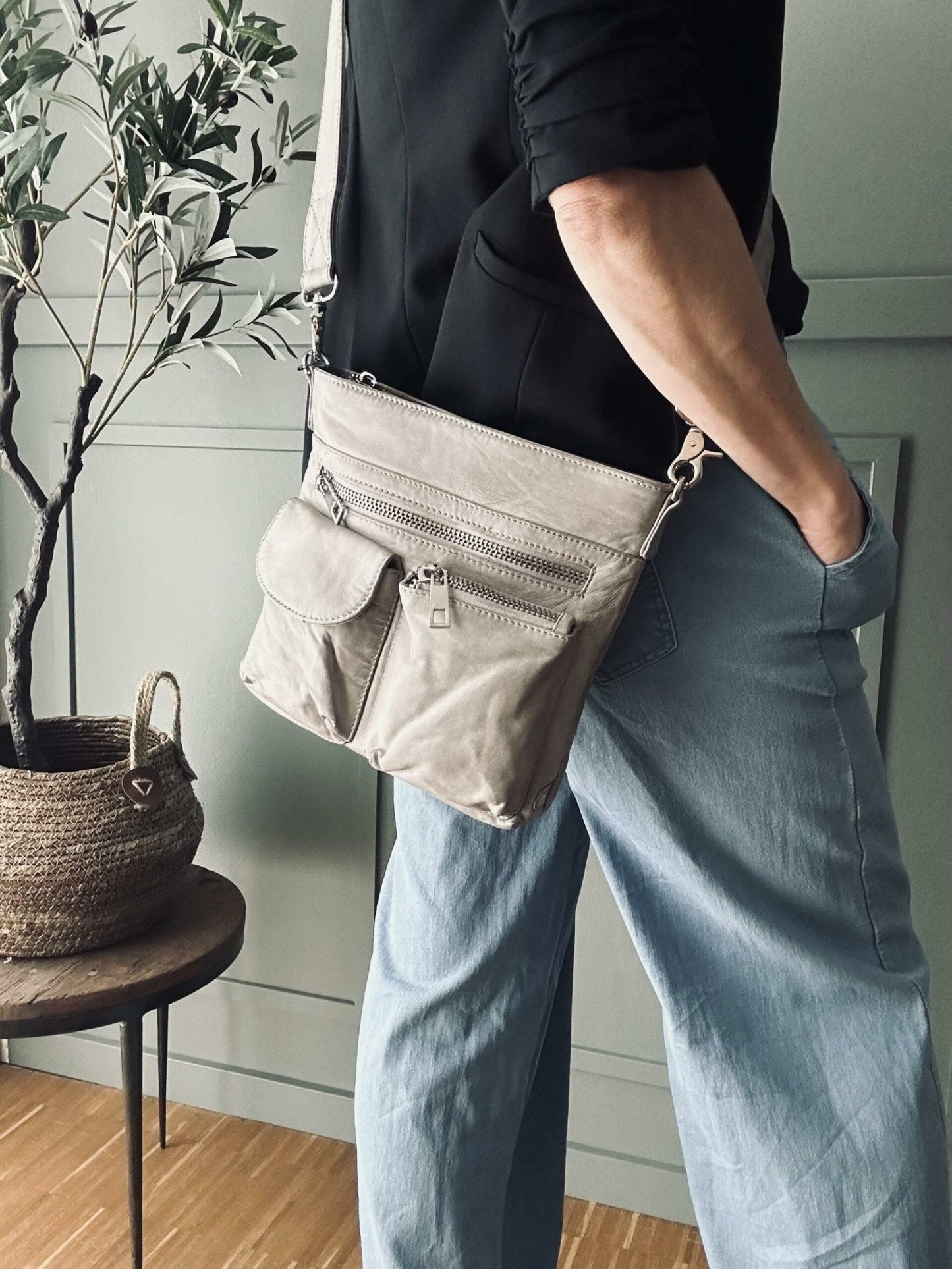 Crossbody Grey – Ultra blød - VIAMAJA.DK