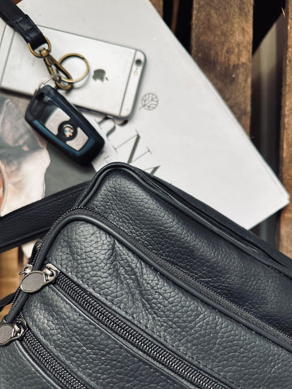 Crossbody Zipper Black leather - VIAMAJA.DK