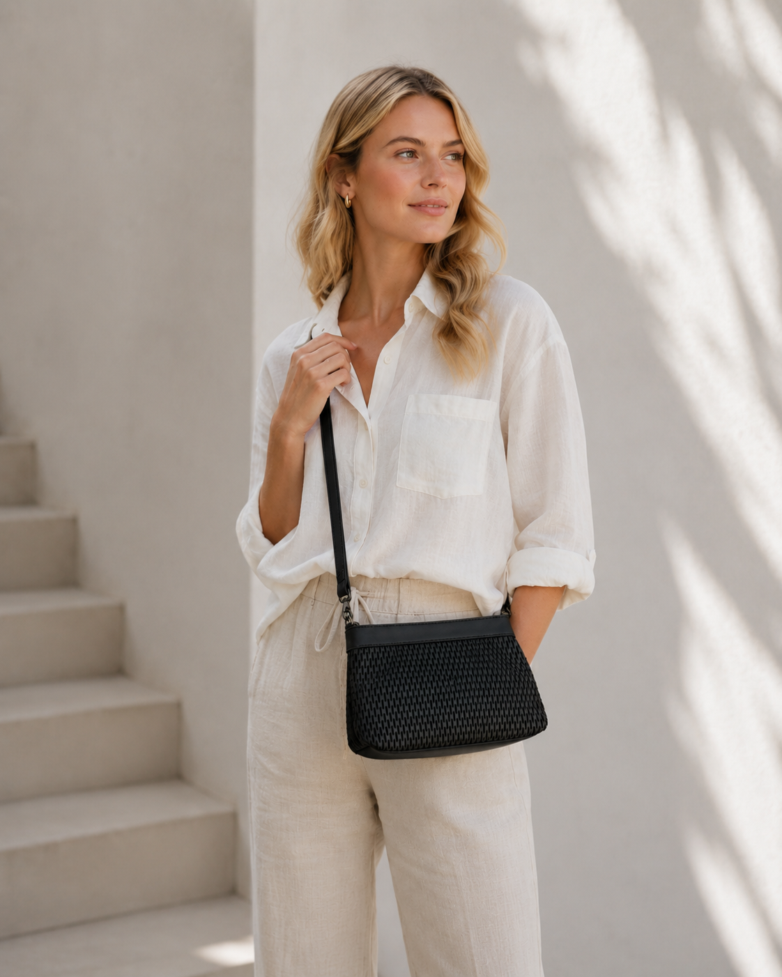 Clutch med perforeret mønster - black