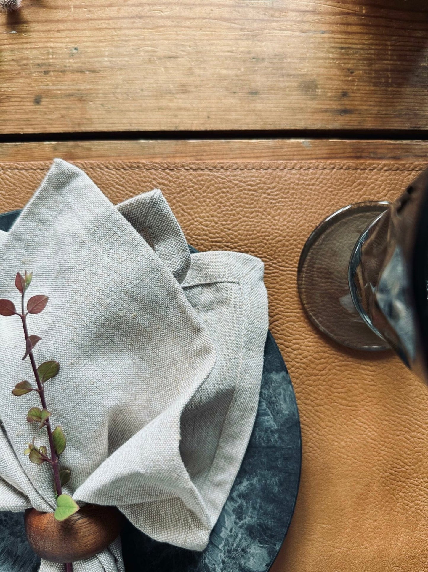 Dækkeserviet – Vendbar Cognac / Natur - VIAMAJA.DK