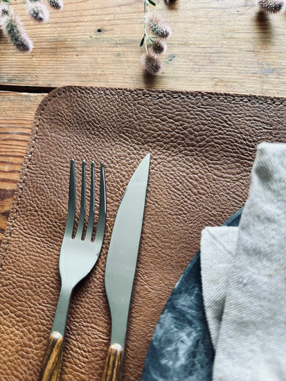 Dækkeserviet – Vendbar Cognac / Natur - VIAMAJA.DK