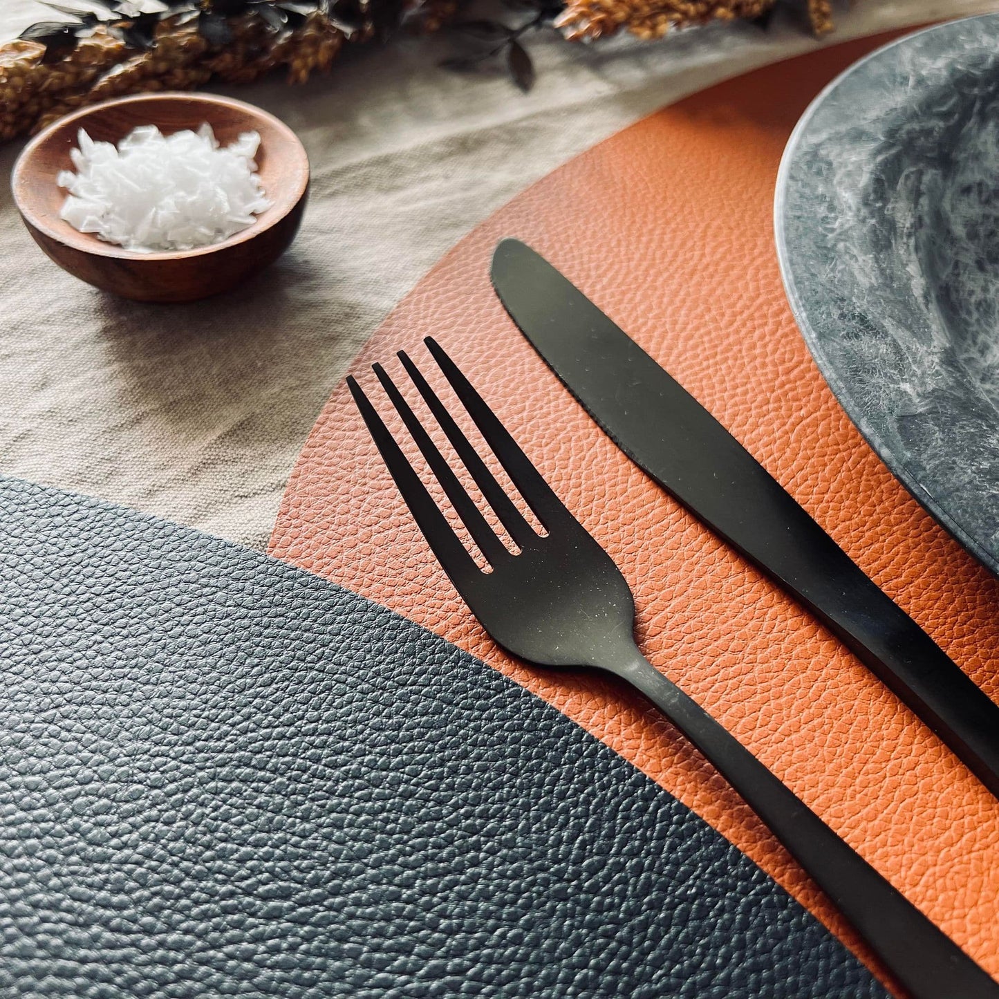 Dækkeserviet - Vendbar Cognac / Sort - Oval - VIAMAJA.DK