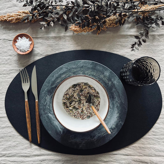 Dækkeserviet - Vendbar Cognac / Sort - Oval - VIAMAJA.DK