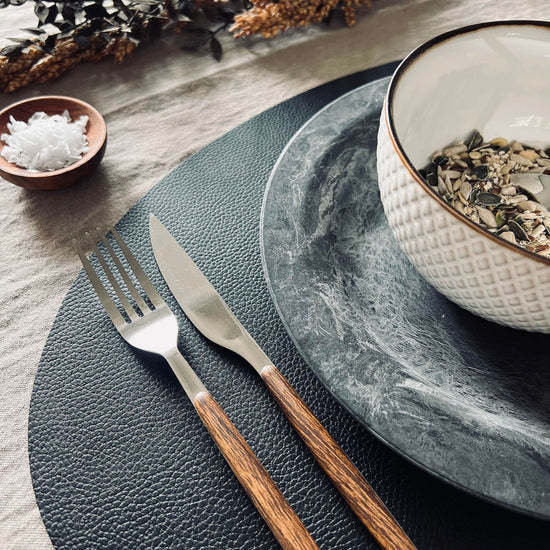 Dækkeserviet - Vendbar Cognac / Sort - Oval - VIAMAJA.DK