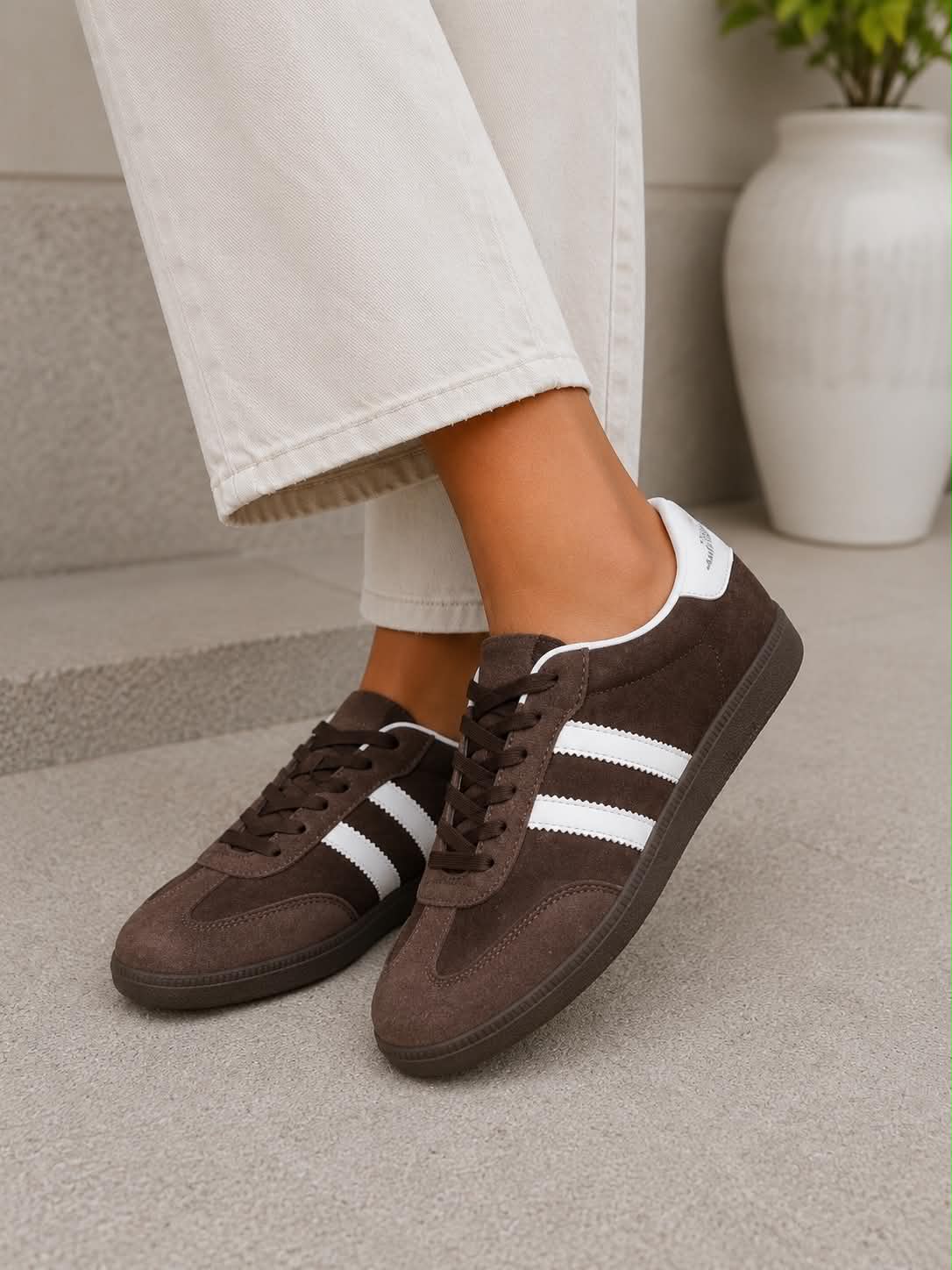 Sneakers brown
