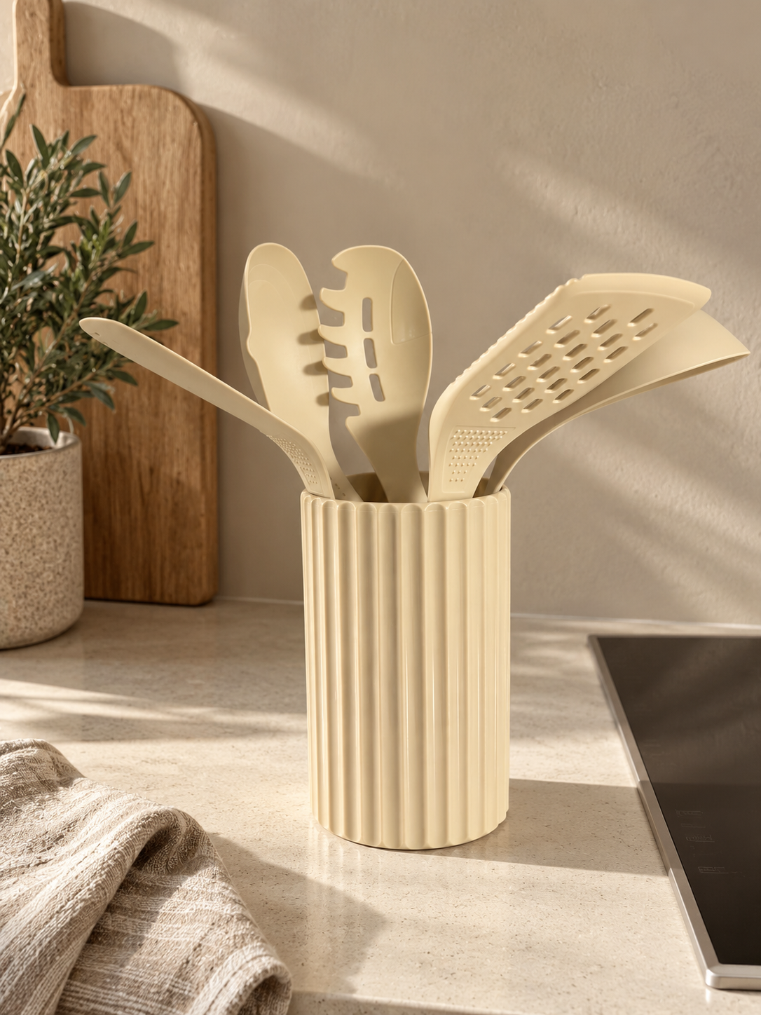 Køkkenredskaber i holder - Latte
