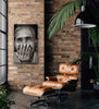 Fnisende kvinde - Sort / Hvid 70x100 cm