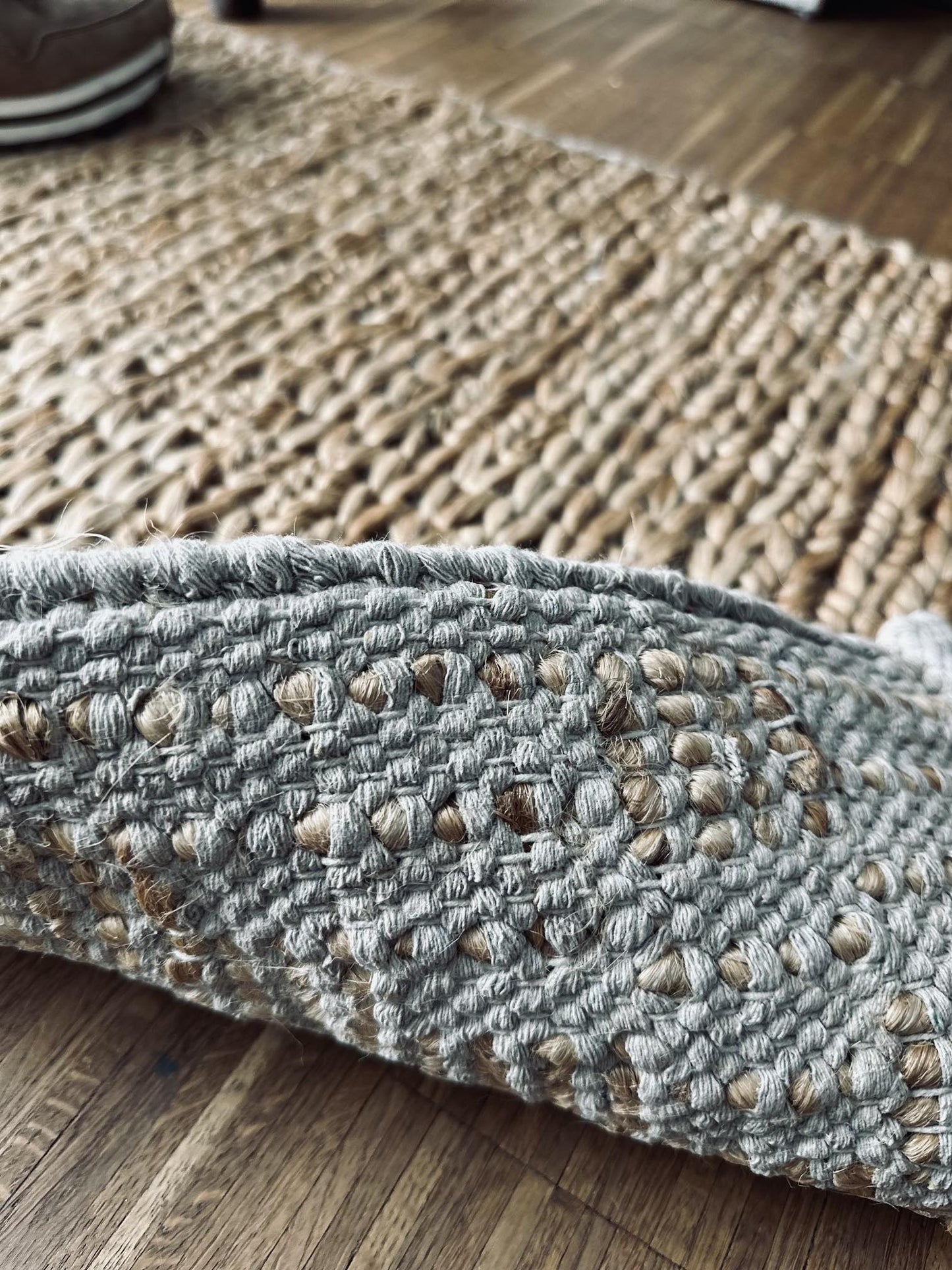 Gulvtæppe i kraftig Sumak jute – 60×90 cm - VIAMAJA.DK