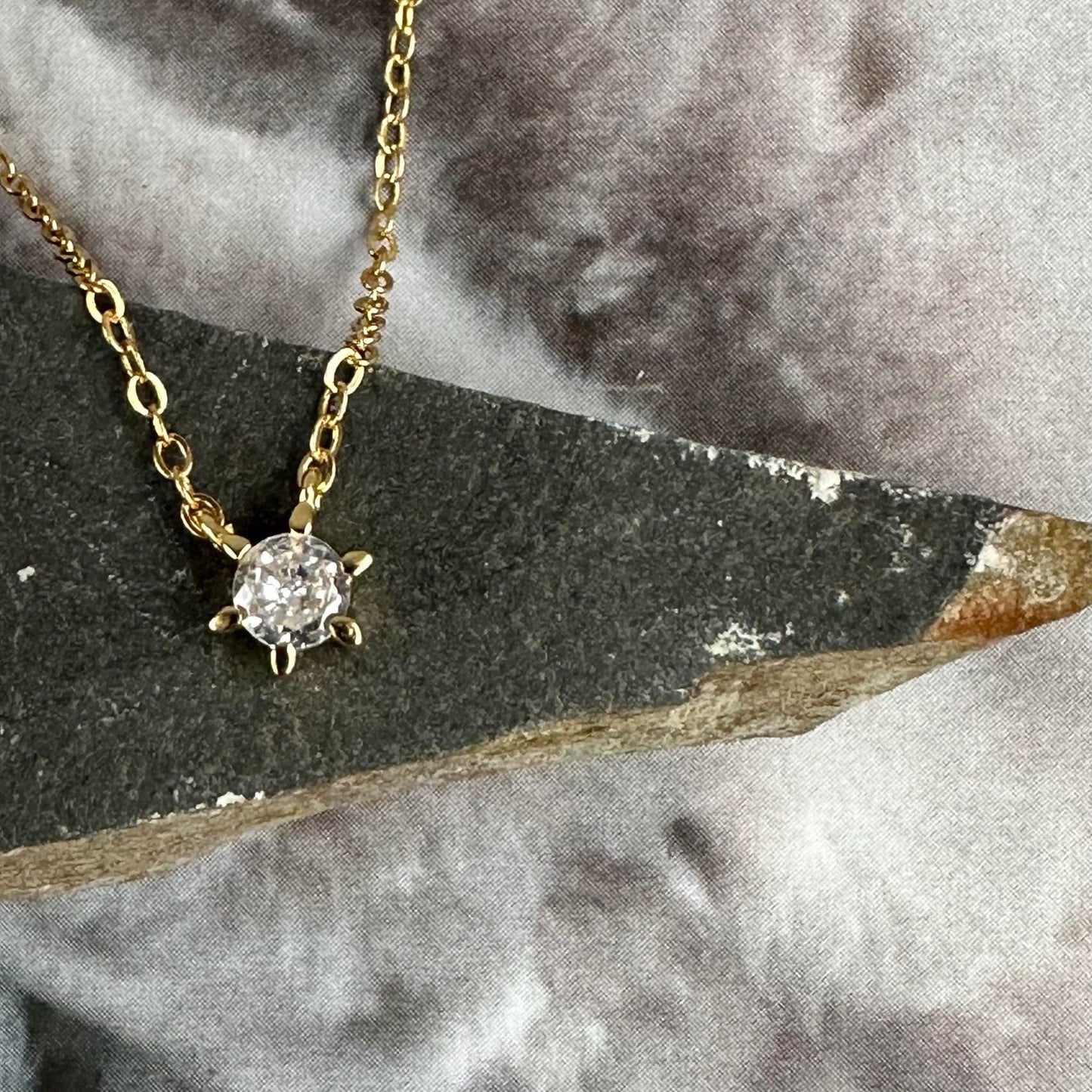 Halskæde Gia - Forgyldt sterling sølv m. Zirkon - VIAMAJA.DK