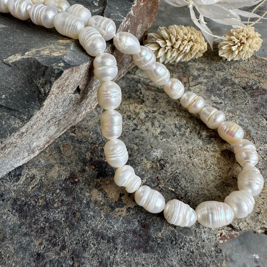 Halskæde Nadia m. ferskvandsperler - Råhvid - VIAMAJA.DK