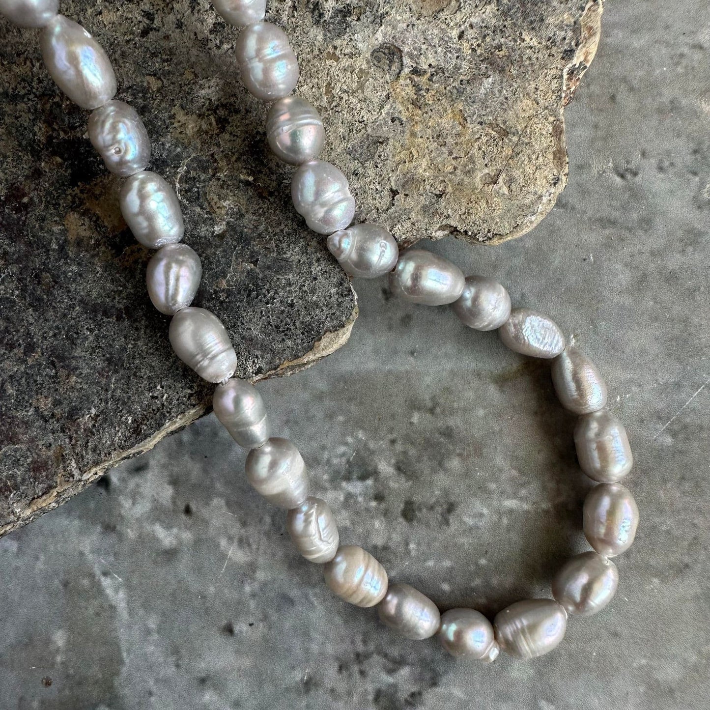 Halskæde Nadia m. grå ferskvandsperler – 2. Sortering - VIAMAJA.DK
