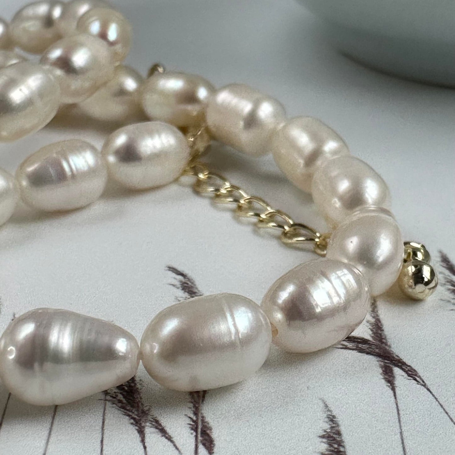Halskæde Tinka m. Råhvide ferskvandsperler - VIAMAJA.DK