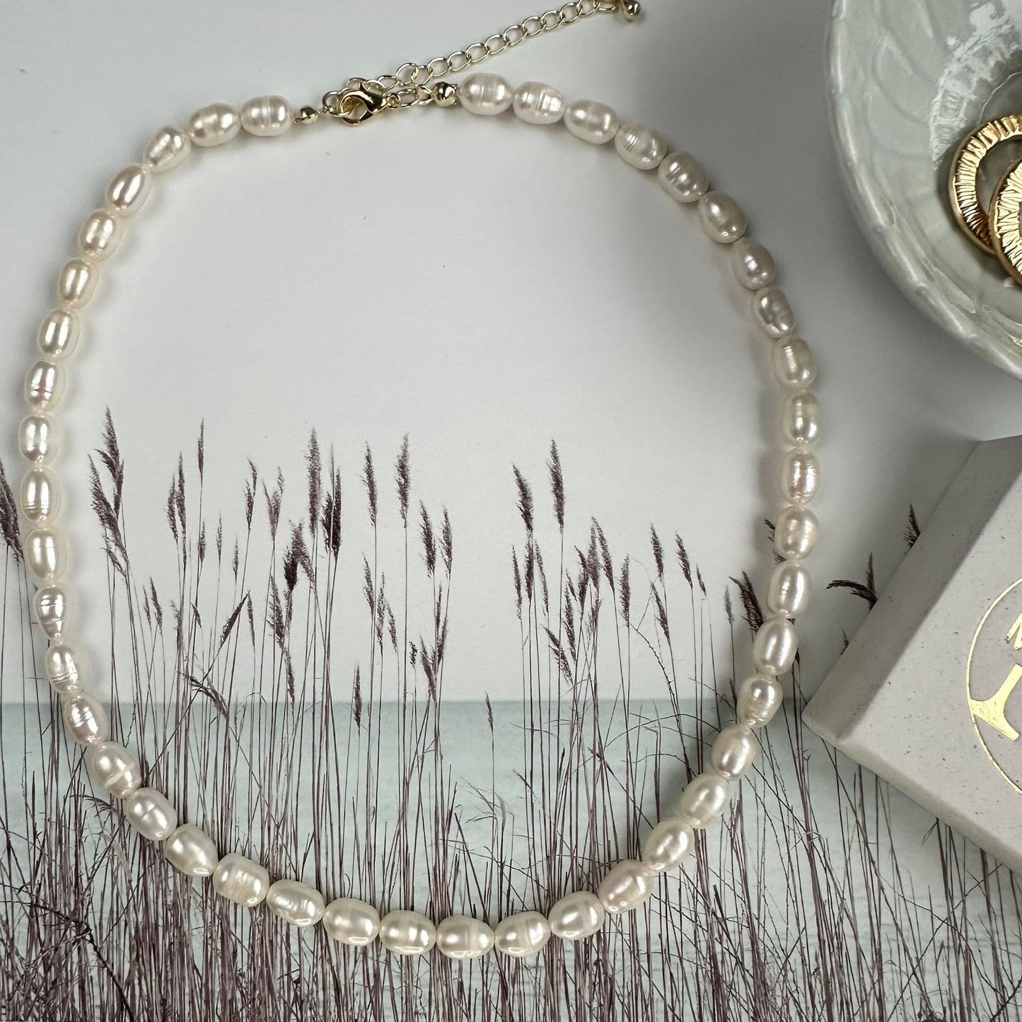 Halskæde Tinka m. Råhvide ferskvandsperler - VIAMAJA.DK