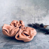 Hår elastik – Scrunchie Rose læder