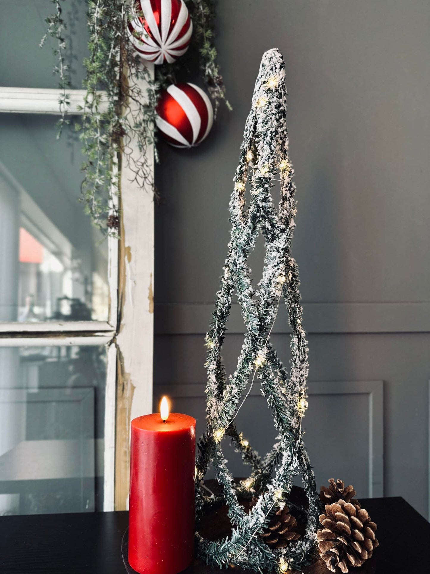 Julekegle med LED lys - H 60cm - VIAMAJA.DK