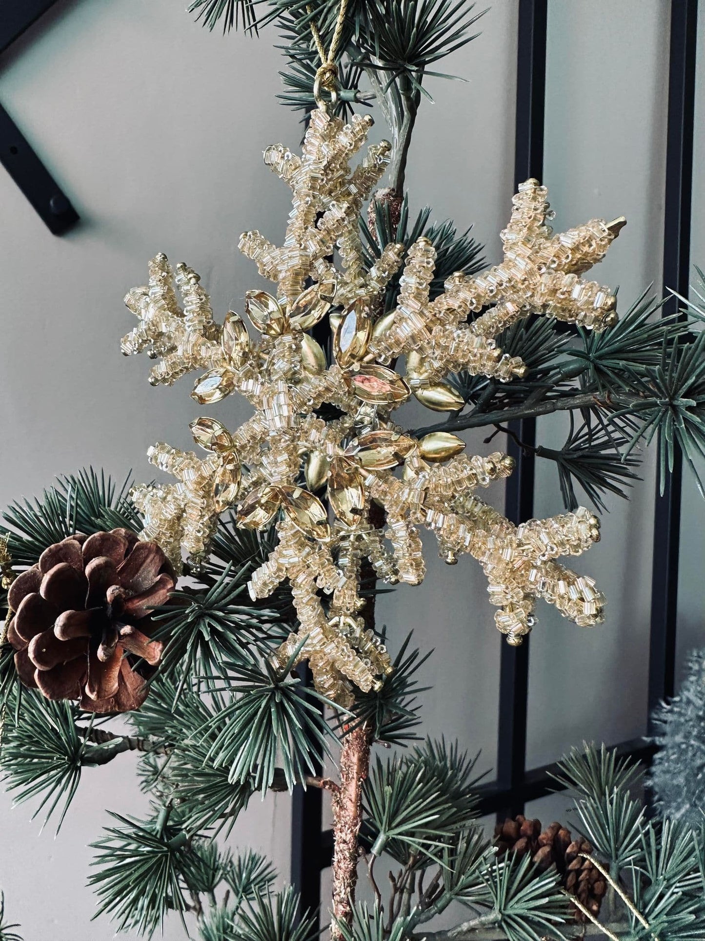 Juleophæng Snefnug mix guld - VIAMAJA.DK