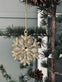 Juleophæng Snefnug mix guld 8cm - VIAMAJA.DK