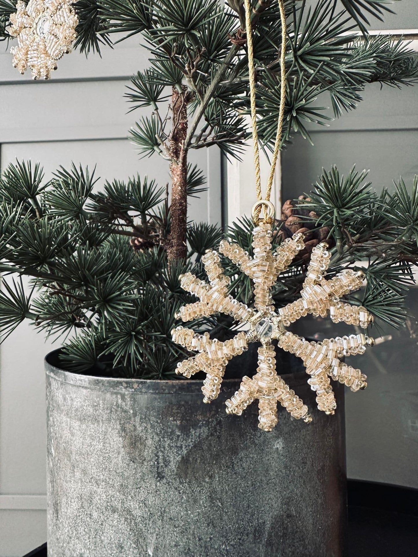 Juleophæng Snefnug mix guld 8cm - VIAMAJA.DK