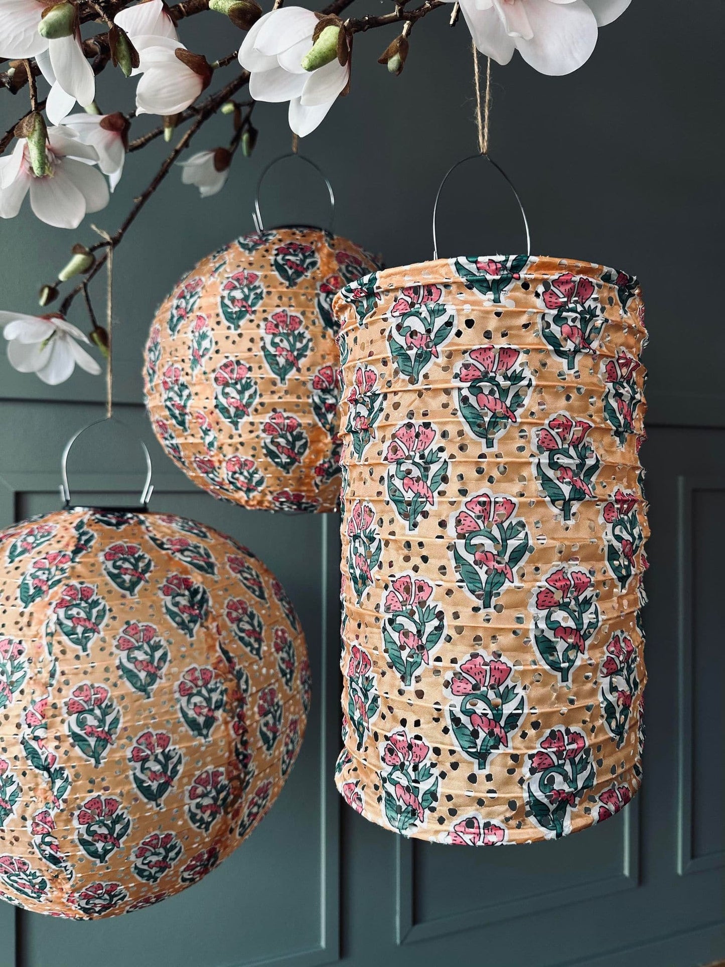 Lampe cylinder med solceller – Flower Orange - VIAMAJA.DK