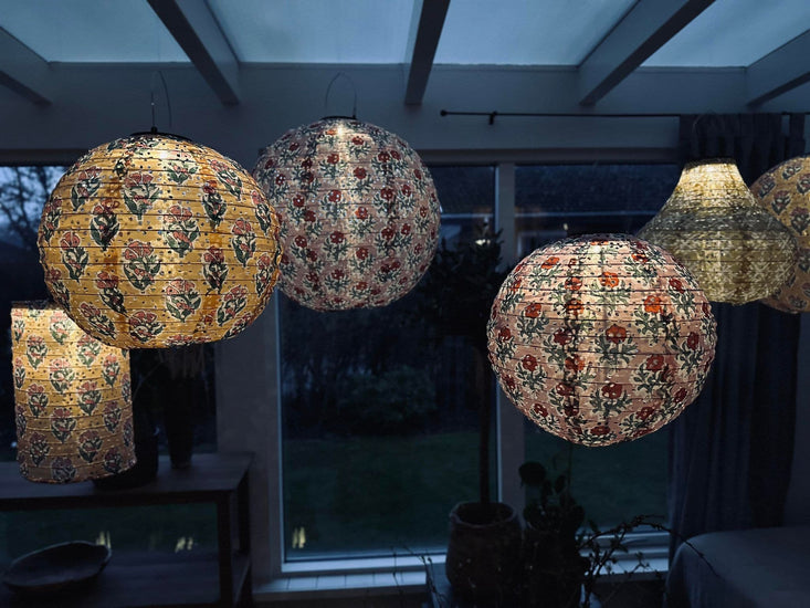 Lampe cylinder med solceller – Flower Orange - VIAMAJA.DK