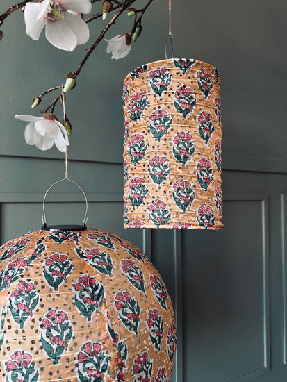 Lampe cylinder med solceller – Flower Orange - VIAMAJA.DK