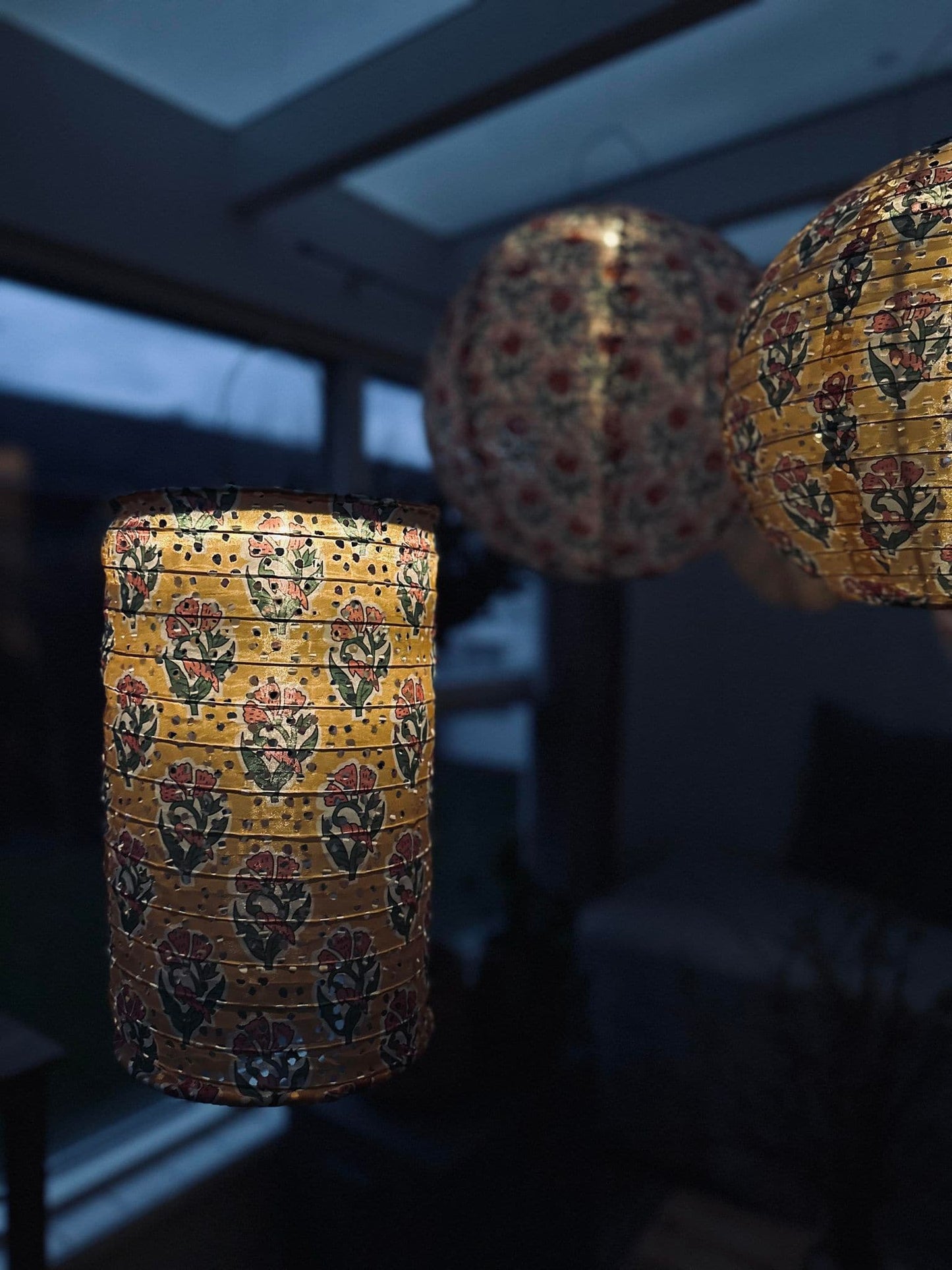 Lampe cylinder med solceller – Flower Orange - VIAMAJA.DK