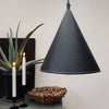 Lampe "kegle" Læder look Sort