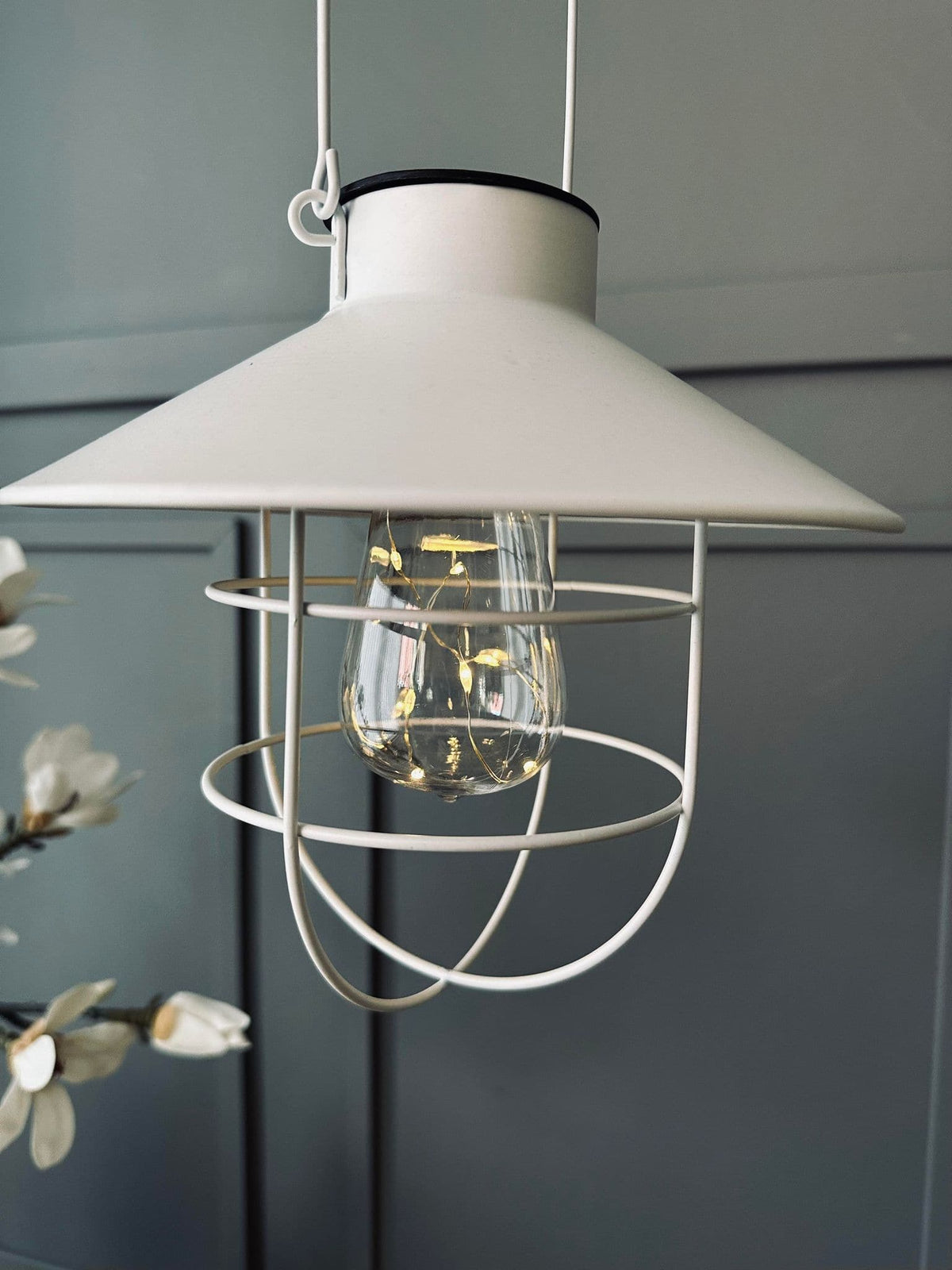 Lampe med solceller - White factory - VIAMAJA.DK